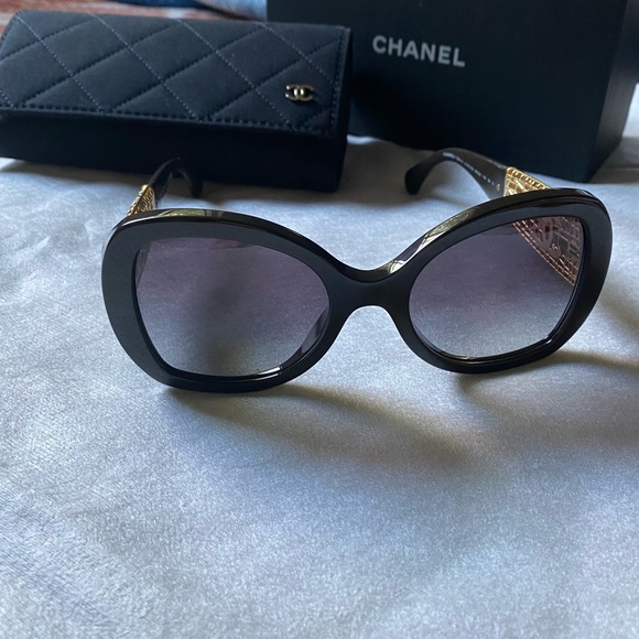 Chanel butterfly - Picture 3 of 12